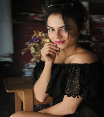 VIP Hauz Khas Escorts With Spotless Services Near Five Star Hotels